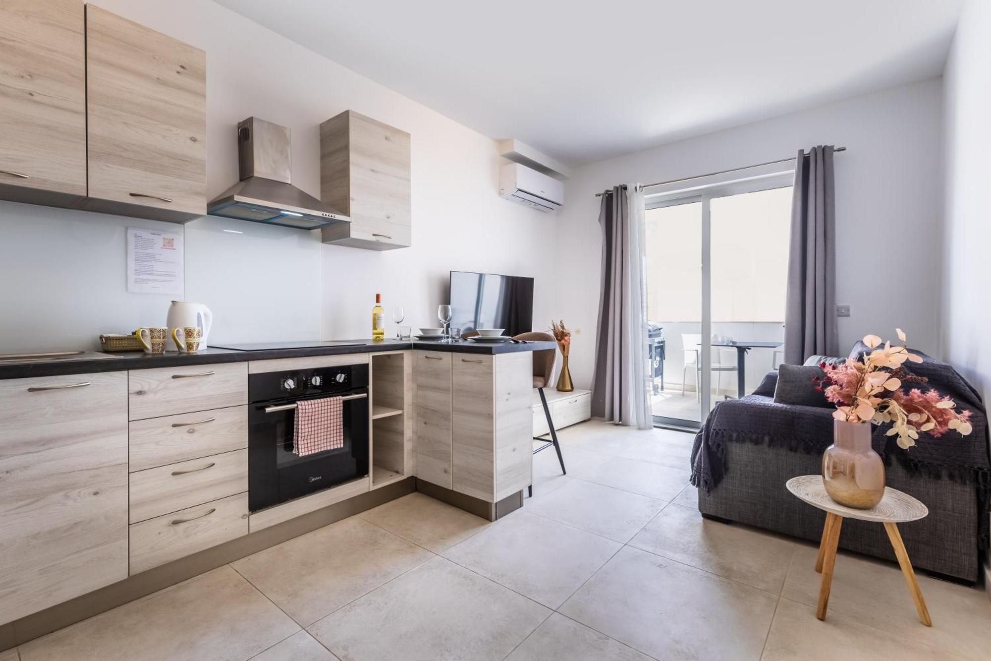 Kunsu'S Apartment 5 Min Walk From St Julians San Ġwann Buitenkant foto