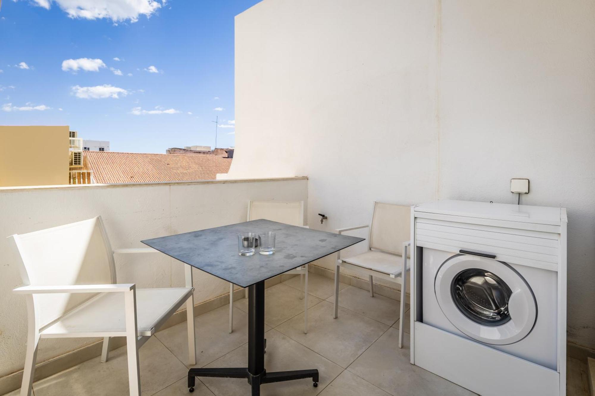 Kunsu'S Apartment 5 Min Walk From St Julians San Ġwann Buitenkant foto